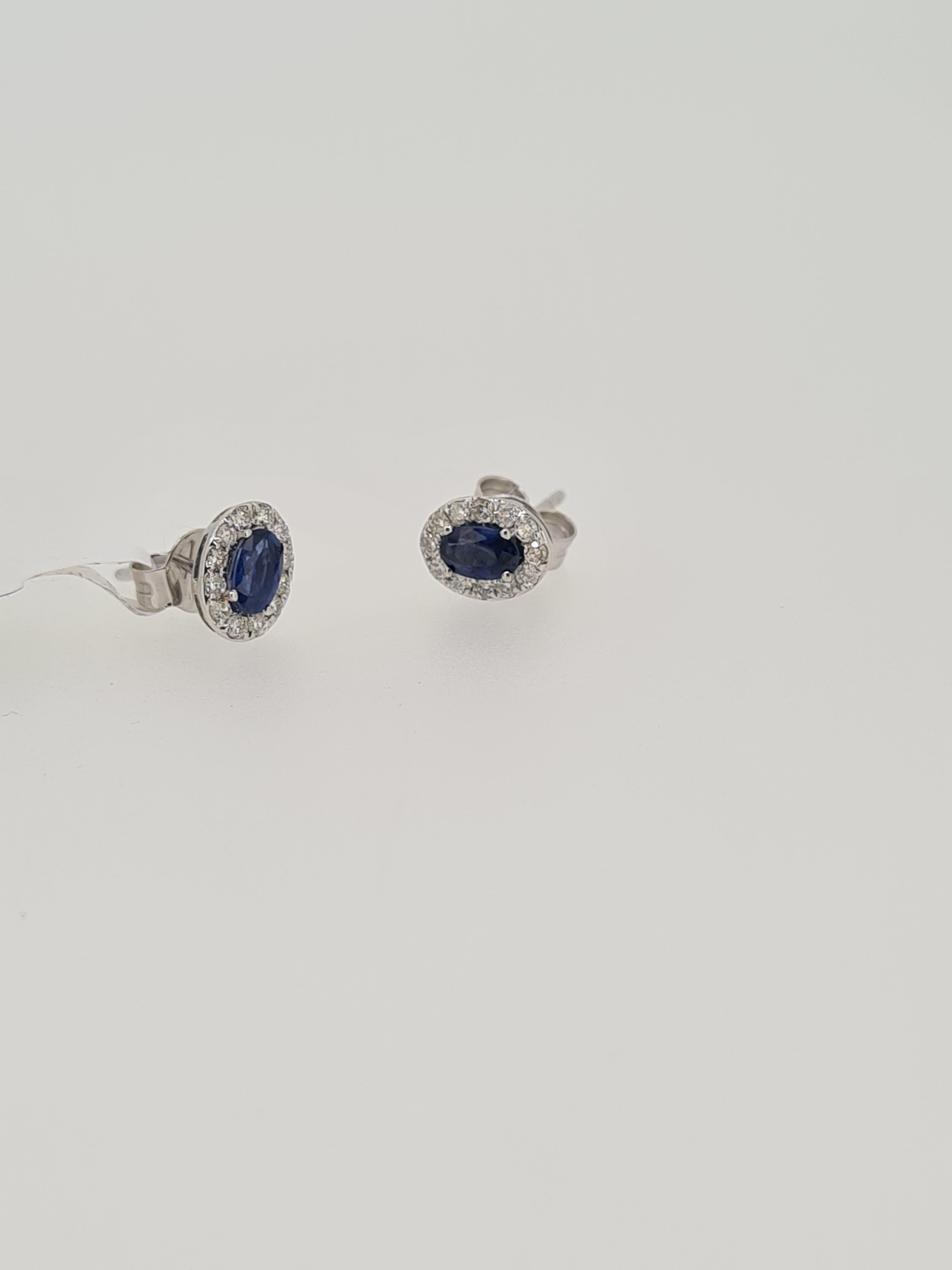 18ct white gold sapphie and diamond stud earrings - Image 3 of 5