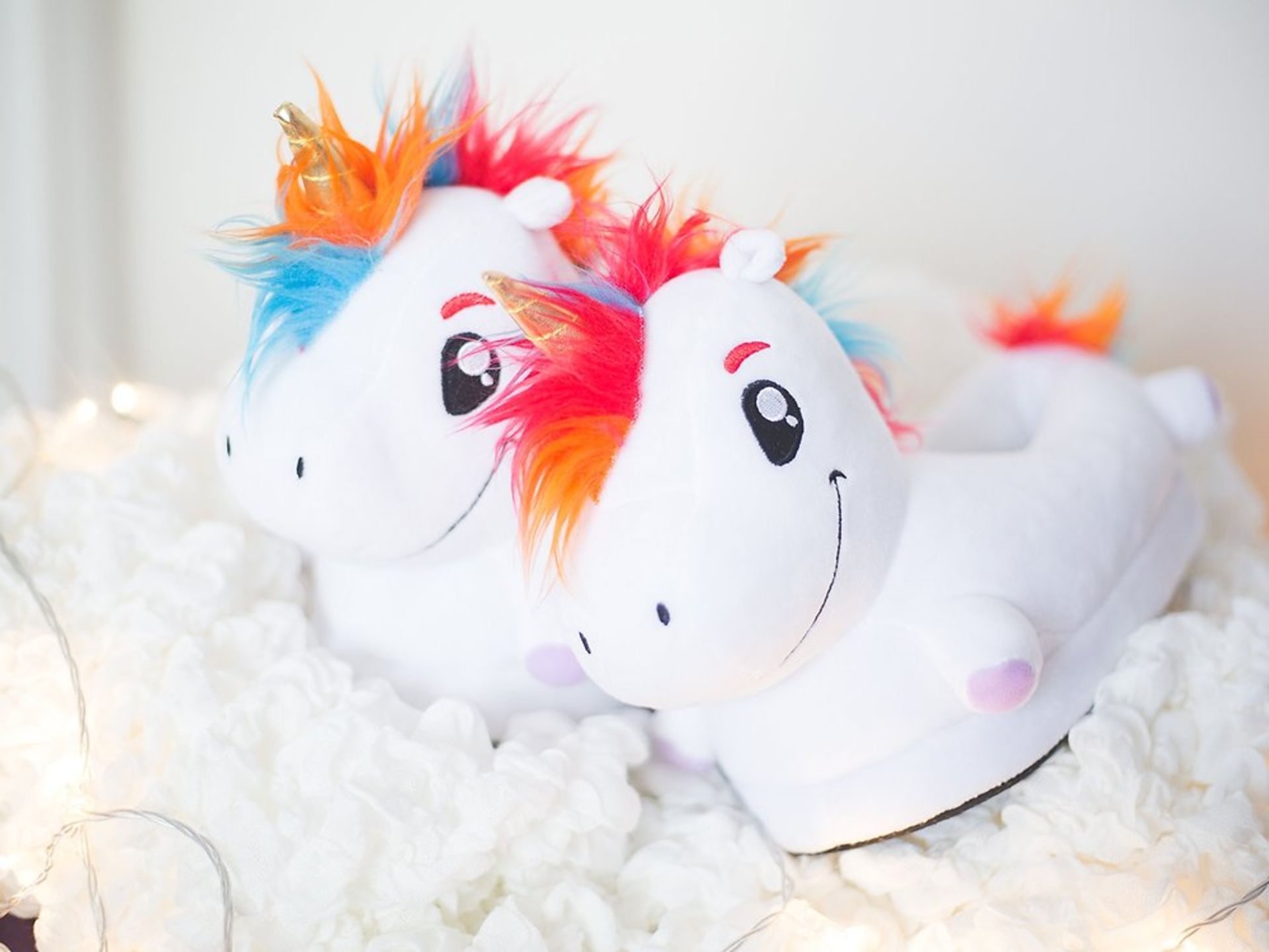 White Light Up Unicorn Slippers Led Children & Adult - 10 Units Per Lot - Image 3 of 4