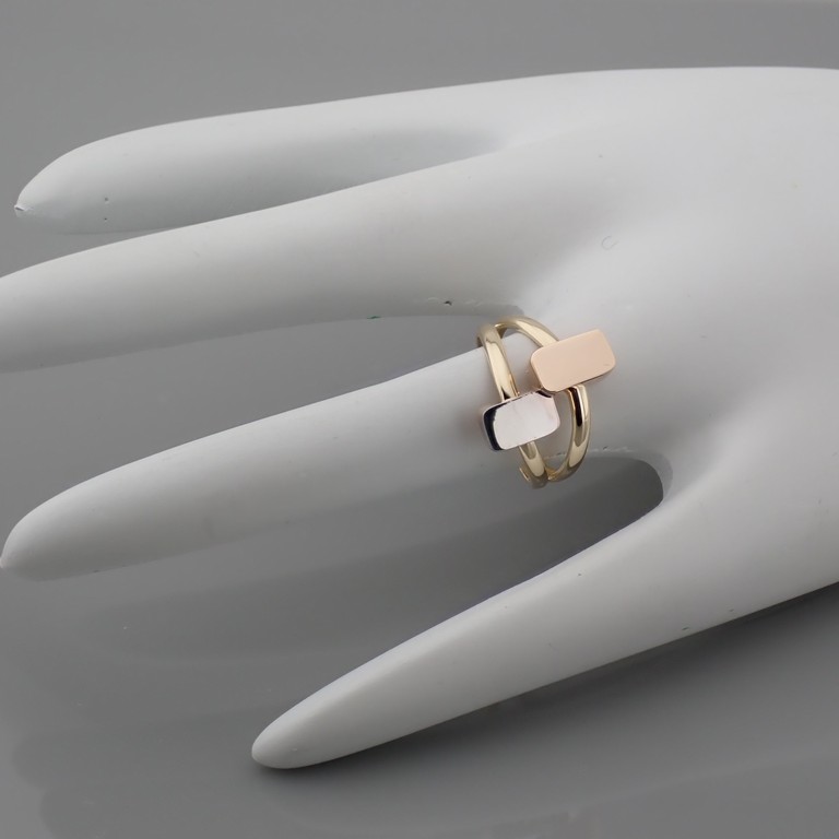 Italian Design Ring. In 14K Tri Colour White Yellow and Rosegold - Image 4 of 5