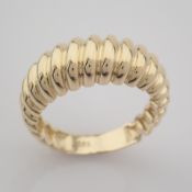 Ring. In 14K Yellow Gold