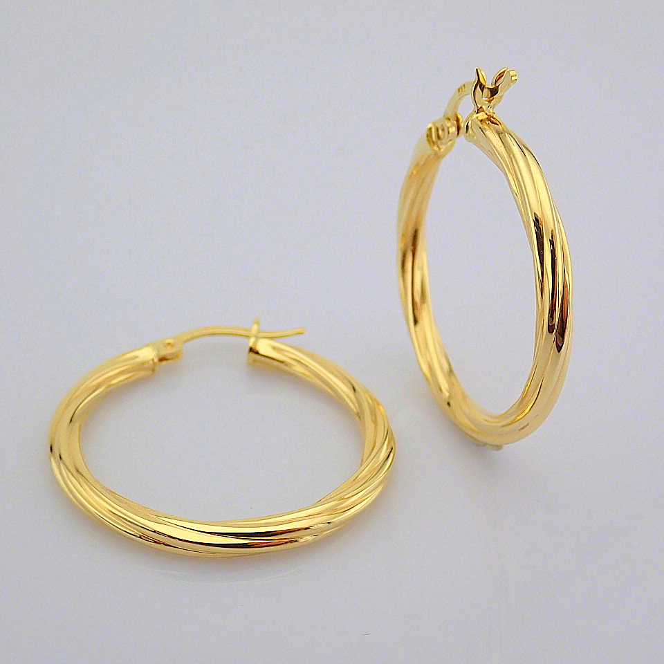 1 In (2.5 cm) Earring. In Yellow Gold