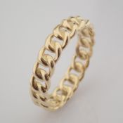 Ring. In 14K Yellow Gold