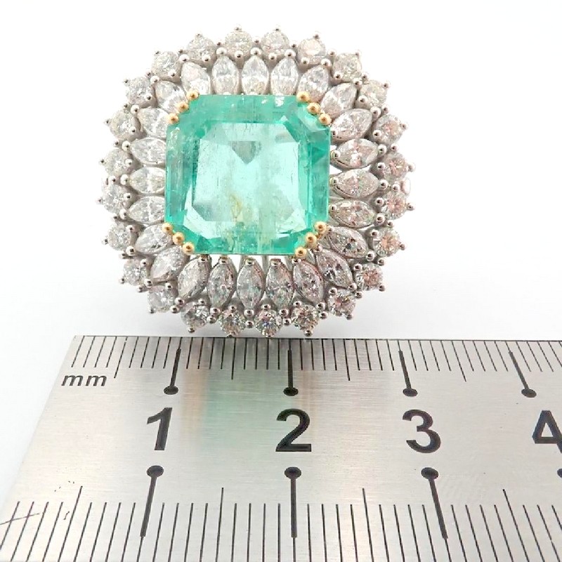 18K Large Emerald and Diamond Cluster Ring (16,58 ct) - Image 5 of 7