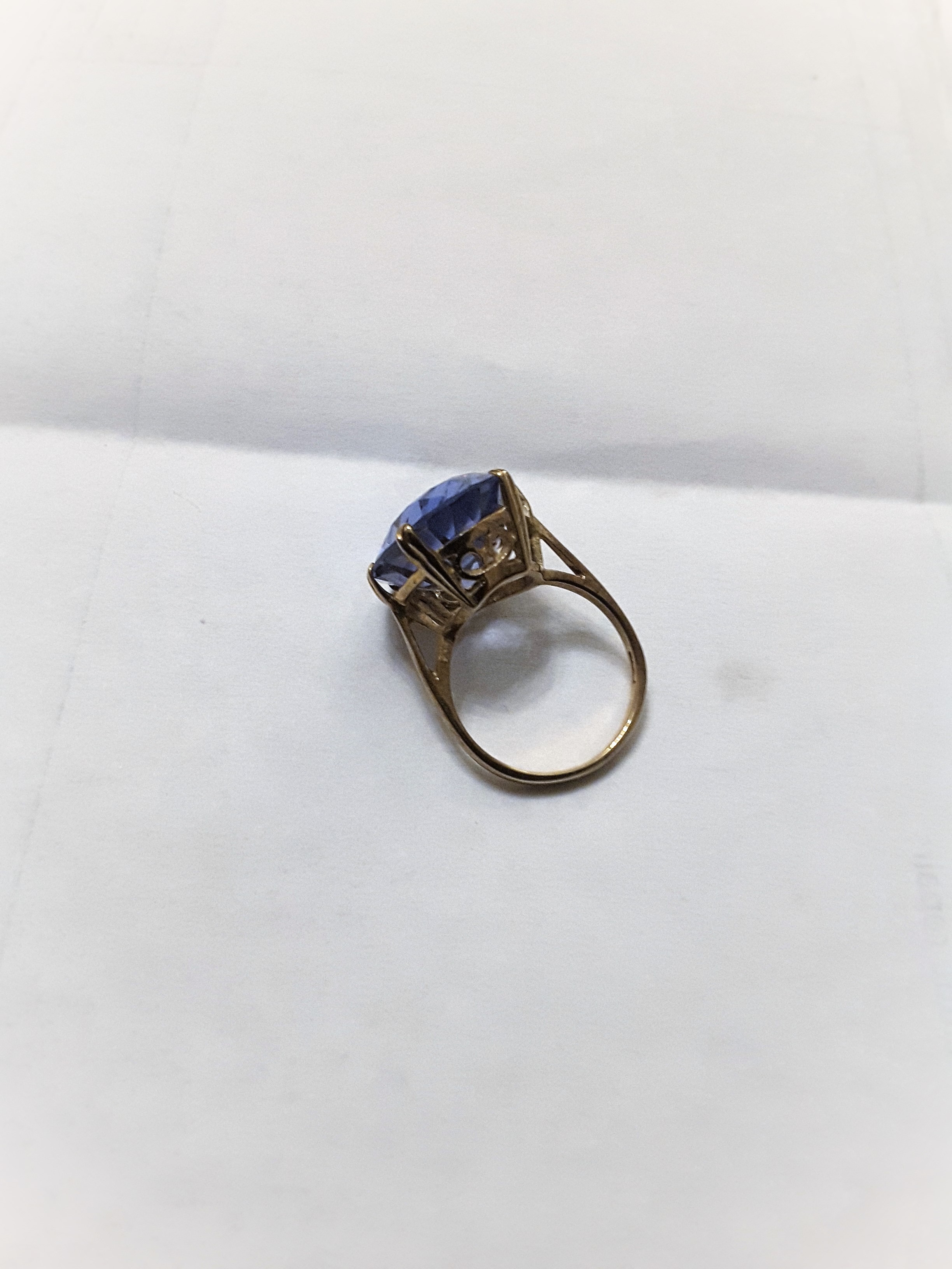 9Ct Gold Oval Blue Topaz Ring - Image 2 of 4