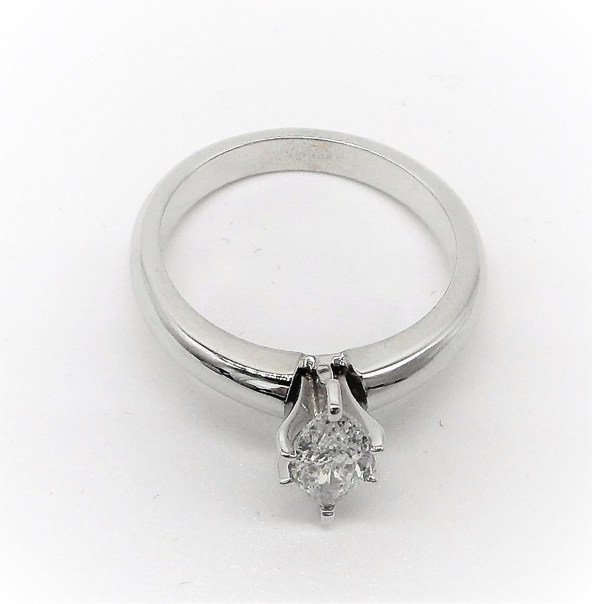 18Ct White Gold Diamond Solitaire Ring 0.60 Ctw - Image 5 of 6