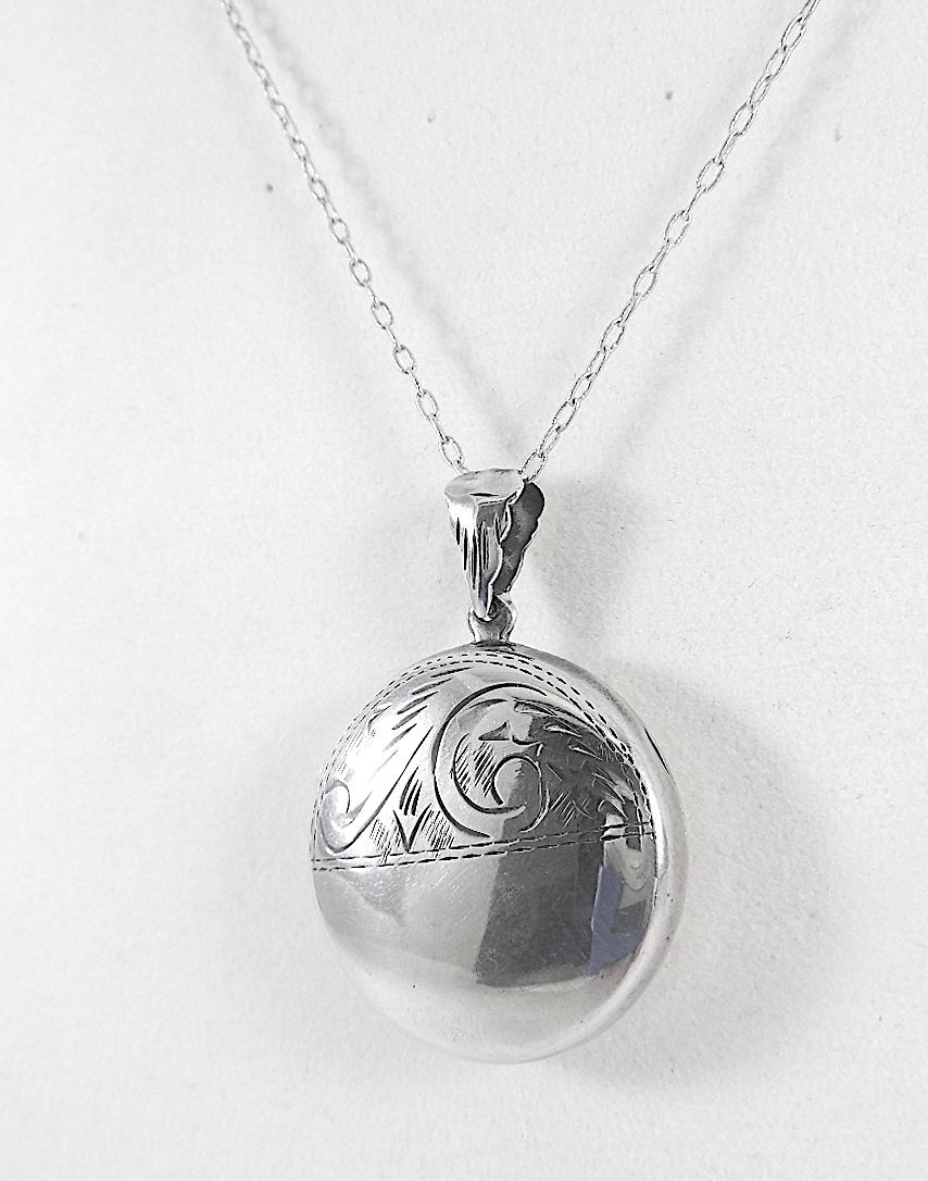 Silver locket - Image 9 of 9