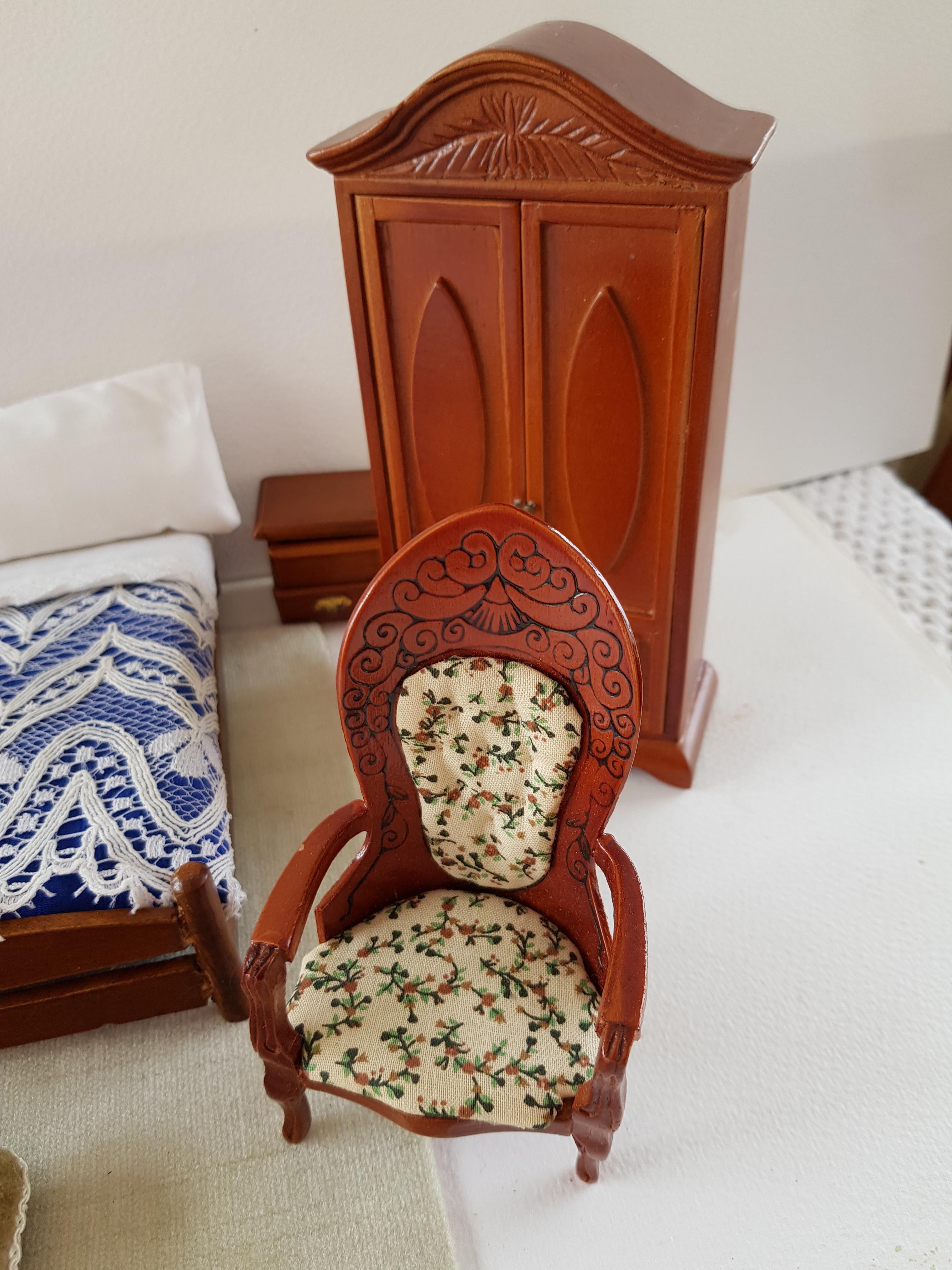 Vintage Style Dolls House Furniture - Image 4 of 4