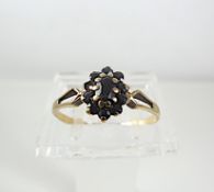 9 K gold ring set with sapphire