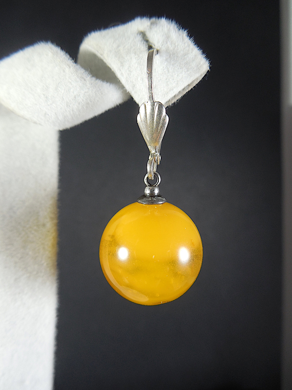 Silver earrings with natural amber ball - Image 3 of 4