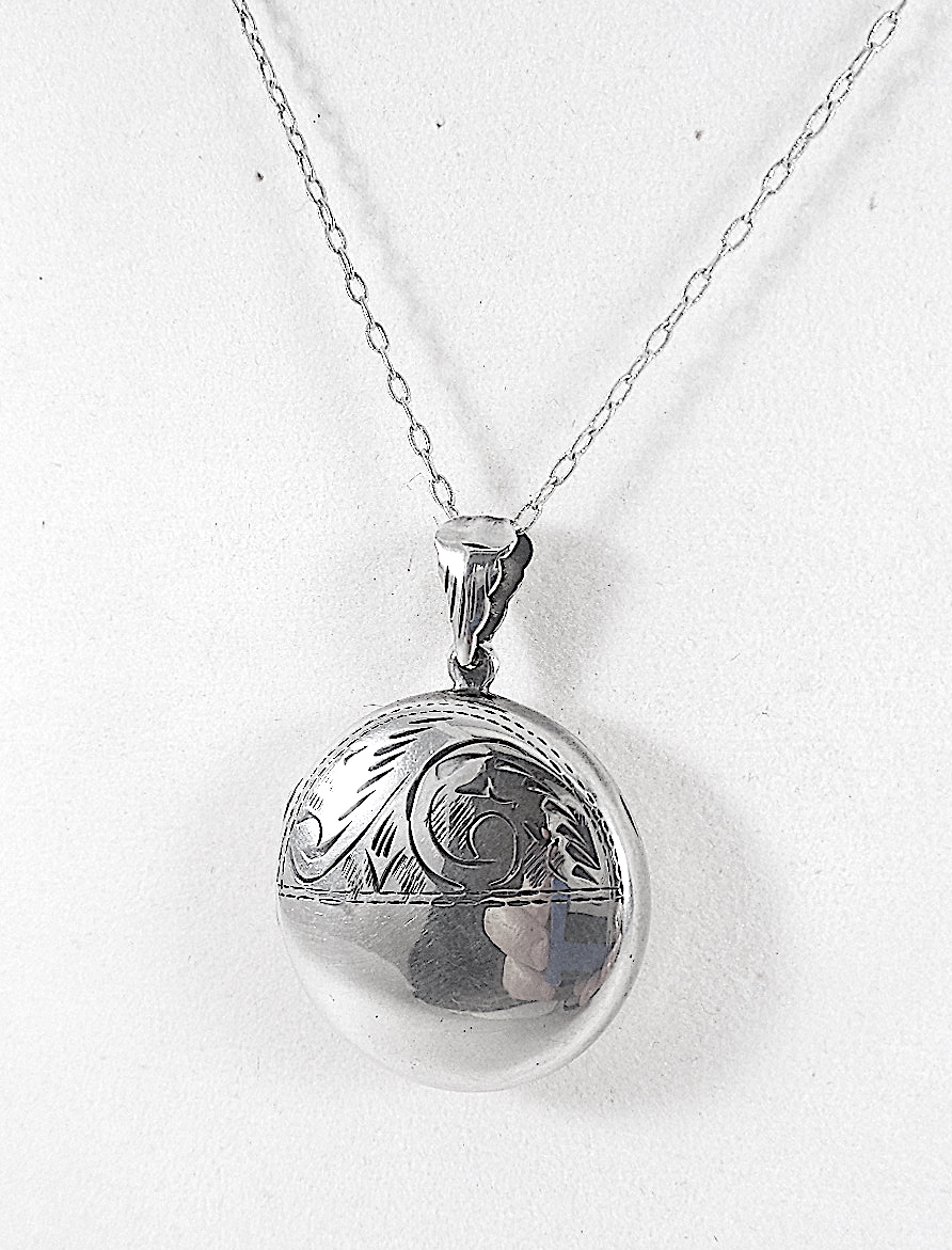 Silver locket - Image 4 of 9