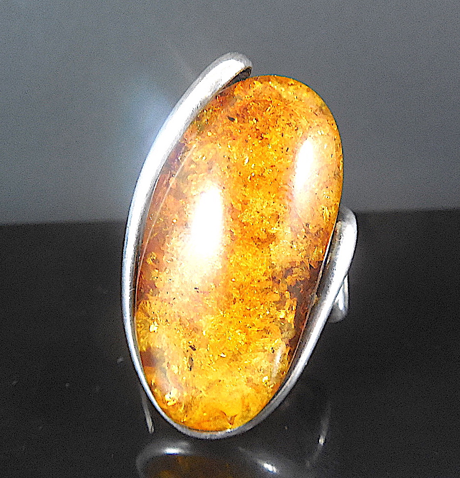 Large natural amber silver ring - Image 2 of 5