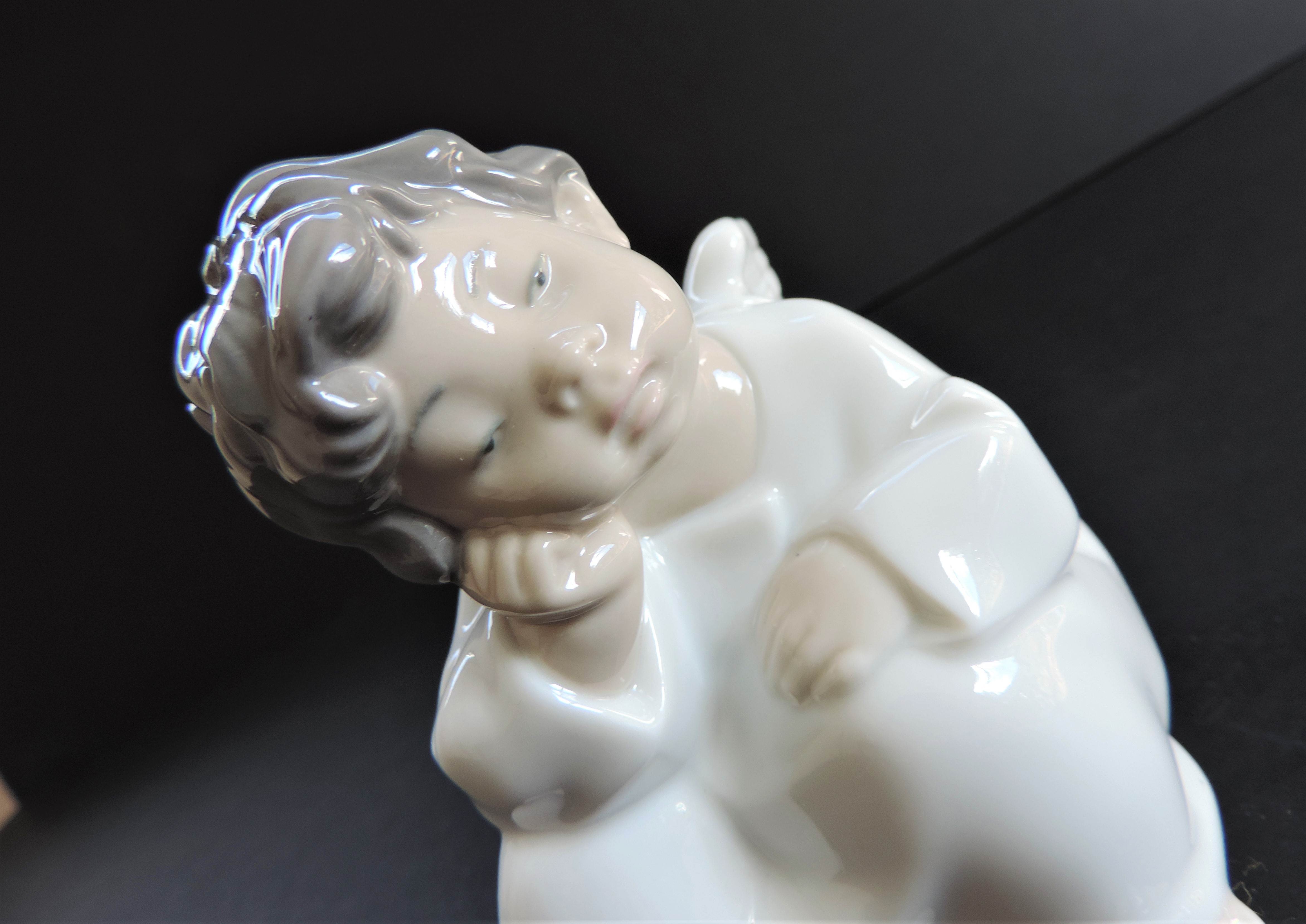 Lladro Angel Thinking Figurine - Image 4 of 7