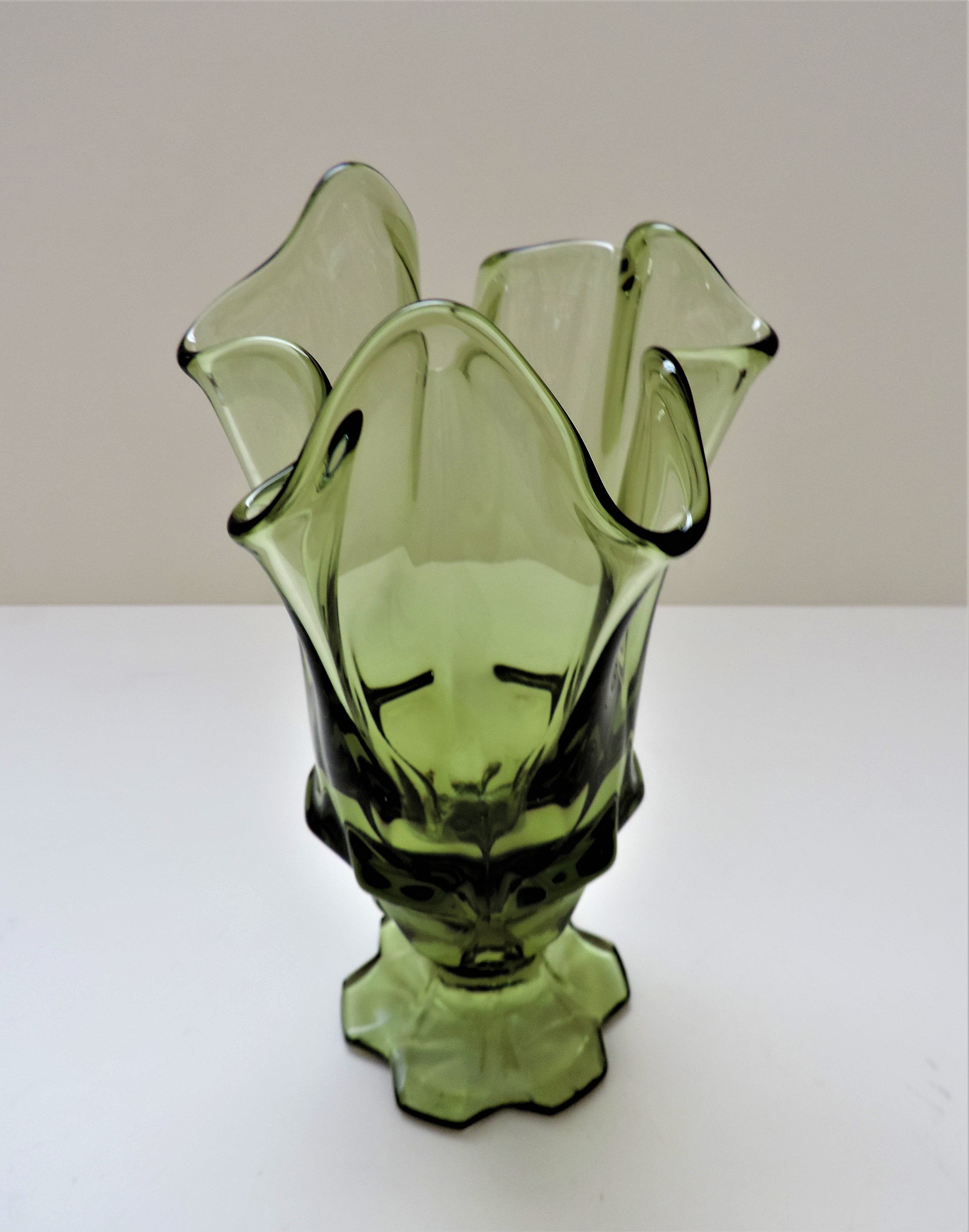 Vintage Venetian Murano Glass Hankerchief Vase - Image 2 of 4