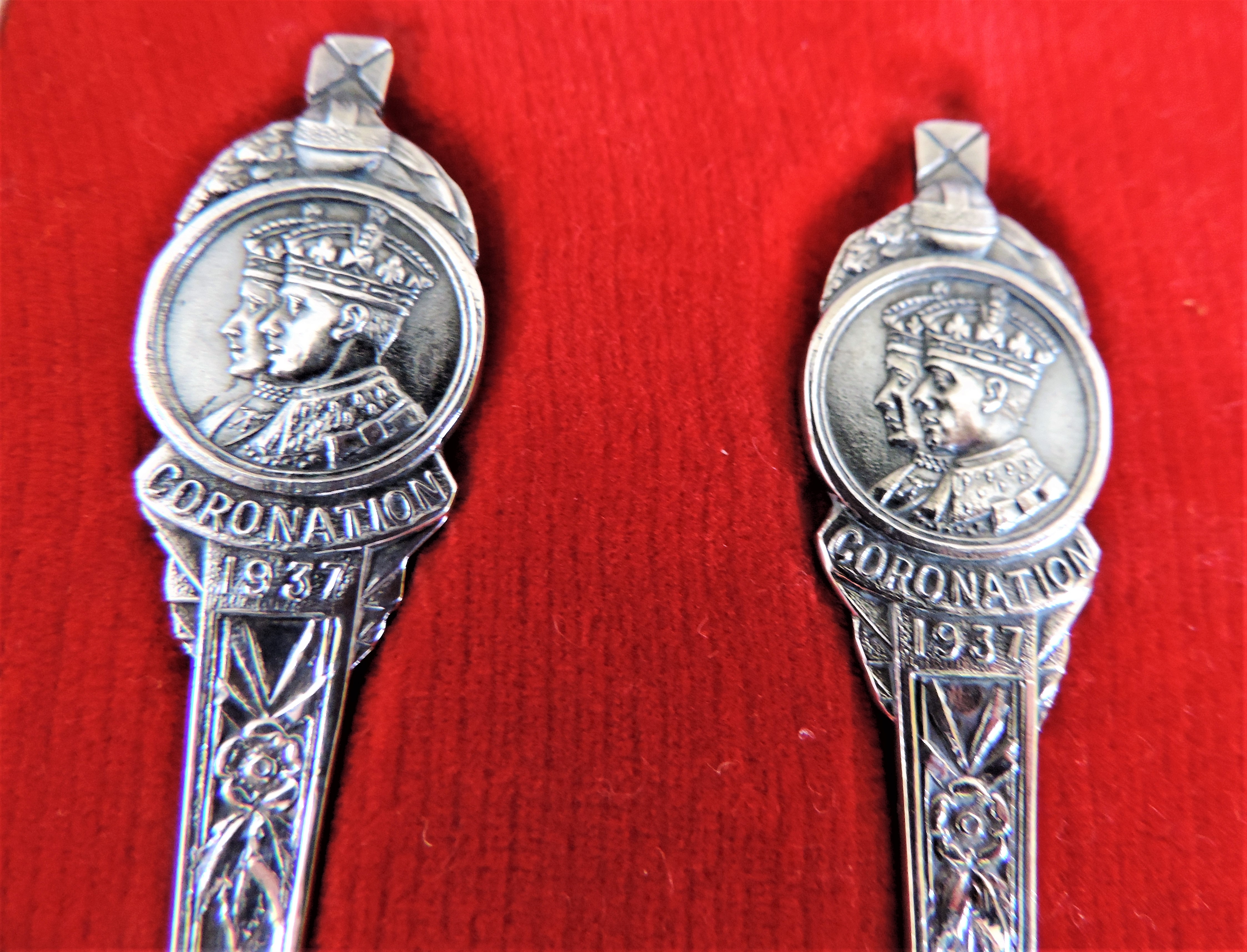 Cased Set George VI 1937 Coronation Silver Plated Spoons - Image 2 of 5