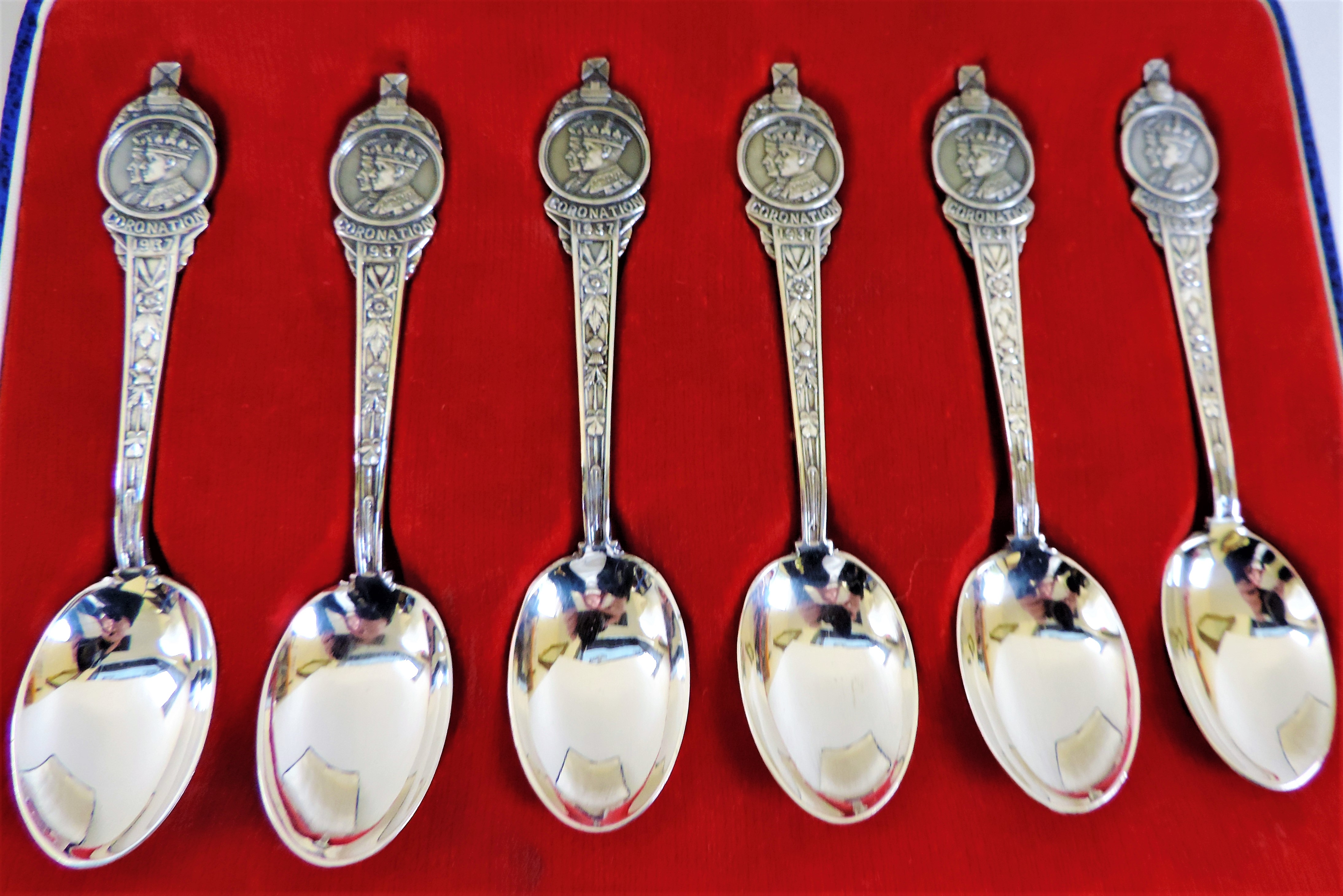 Cased Set George VI 1937 Coronation Silver Plated Spoons - Image 3 of 5