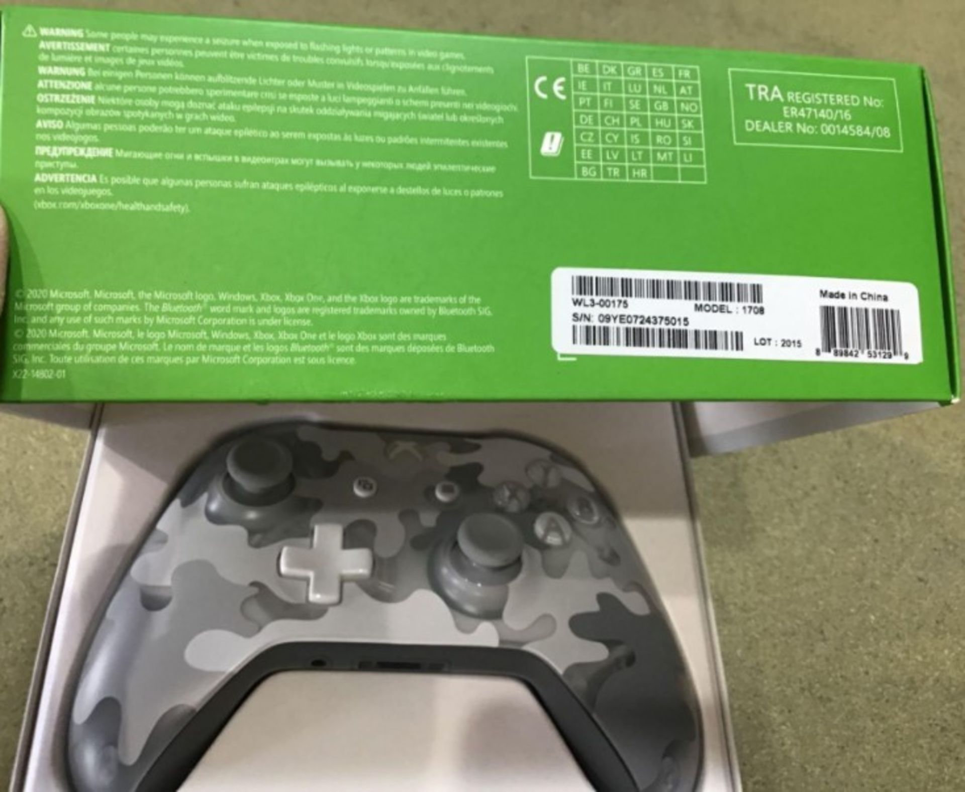 official xbox one wireless controller - arctic camo