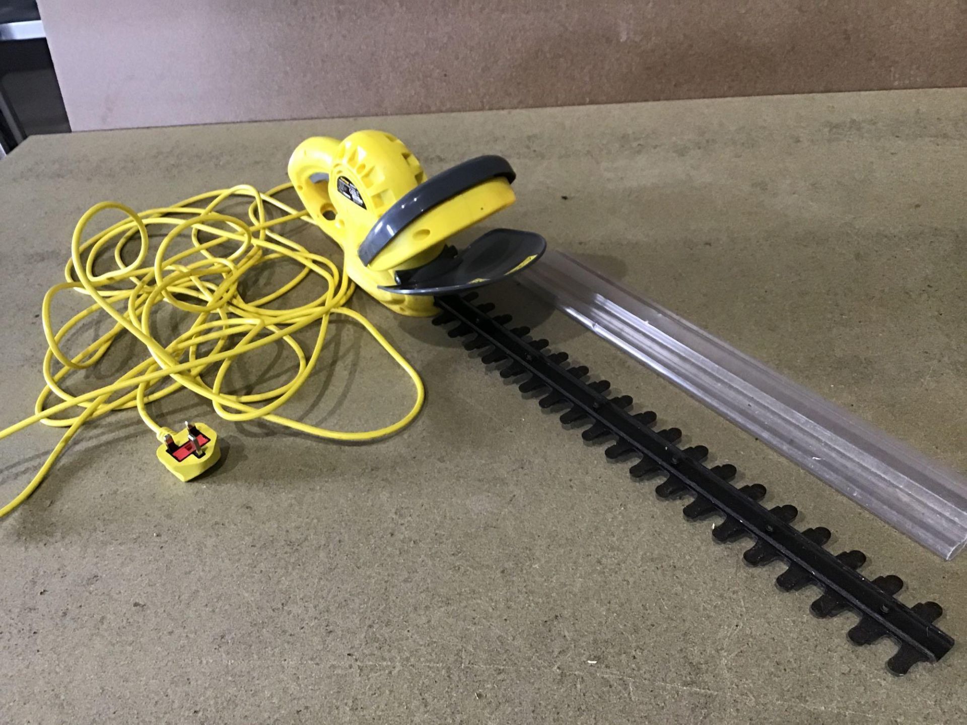 challenge 55cm corded hedge trimmer - 550w