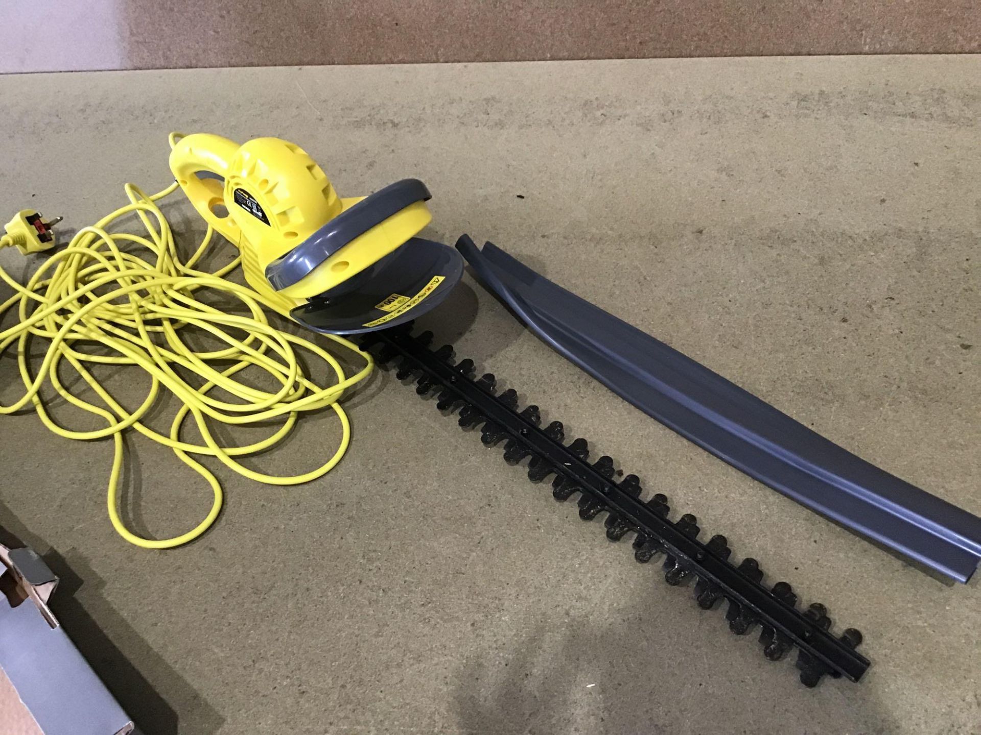 challenge 55cm corded hedge trimmer - 550w