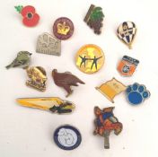 Vintage 15 x Assorted Badges