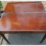 Antique Early 20th Century Hard Wood Tea Table.