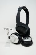 RRP £349.99 Bundle of 2 headphones: Bose (snapped)