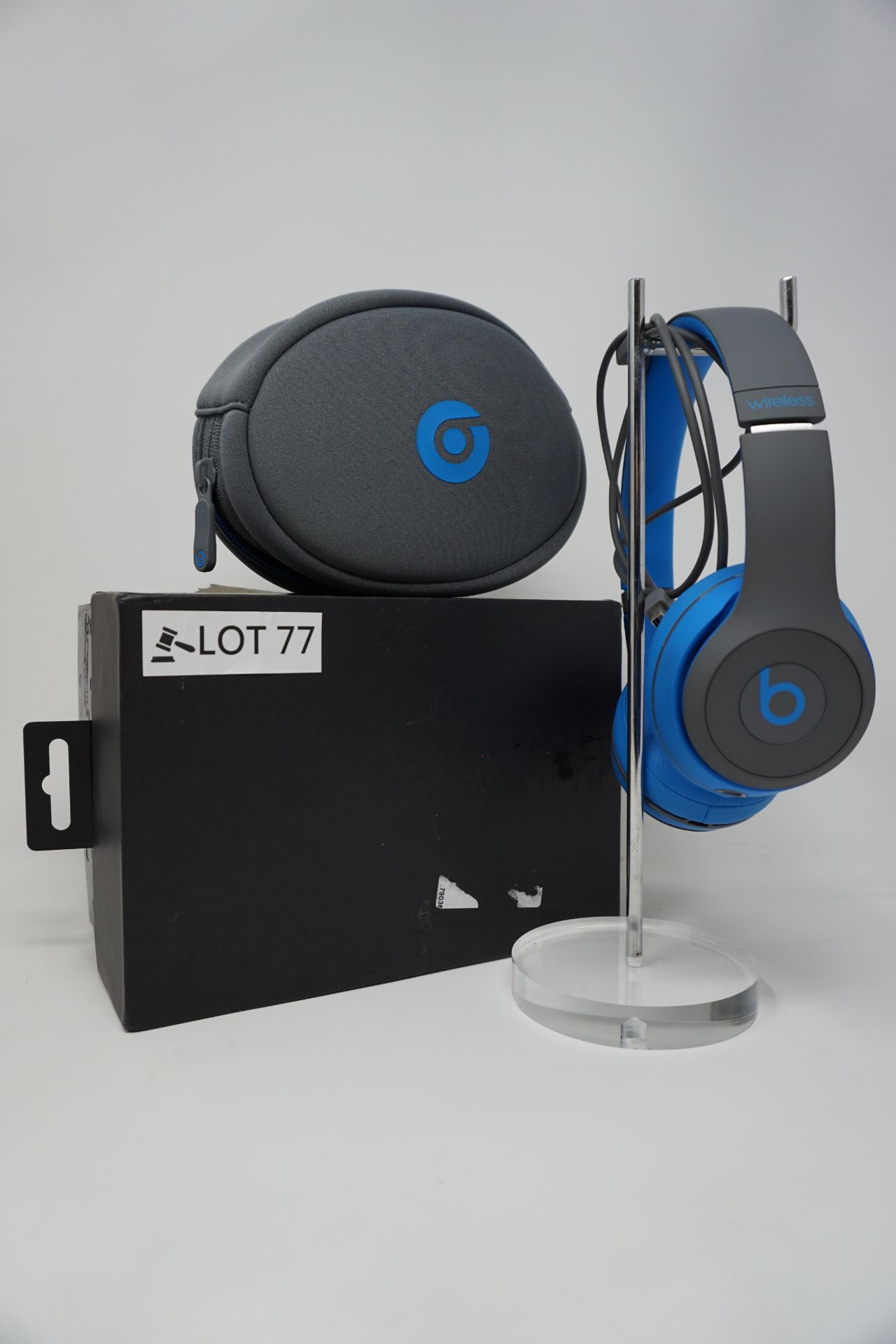 RRP £189.99 Beats Solo 2 Wireless Headphones OVER -EAR - Blue - Image 2 of 2