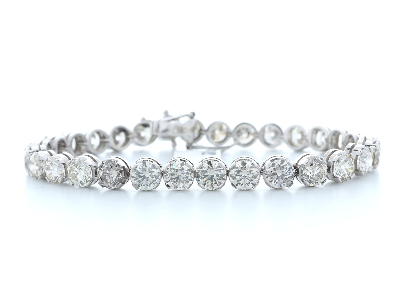 18ct White Gold Claw Set Diamond Tennis Bracelet 23.02 Carats