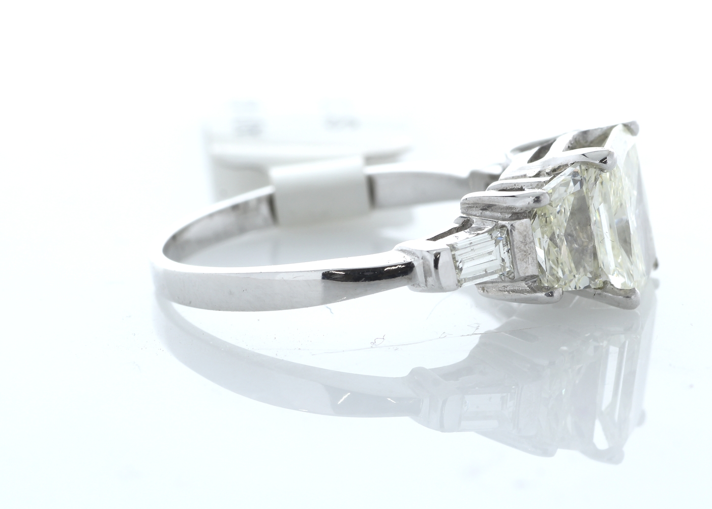 18ct White Gold Three Stone Claw Set Diamond Ring 2.92 Carats - Image 3 of 4