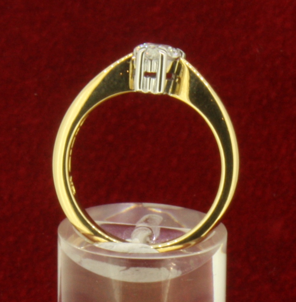 18ct (750) Yellow Gold 0.50ct Pear Shaped Solitaire Diamond Ring - Image 3 of 3