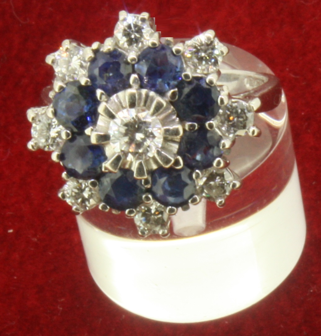 18ct 750 White Gold Sapphire and Diamond Large Cluster Style Ring - Image 2 of 4