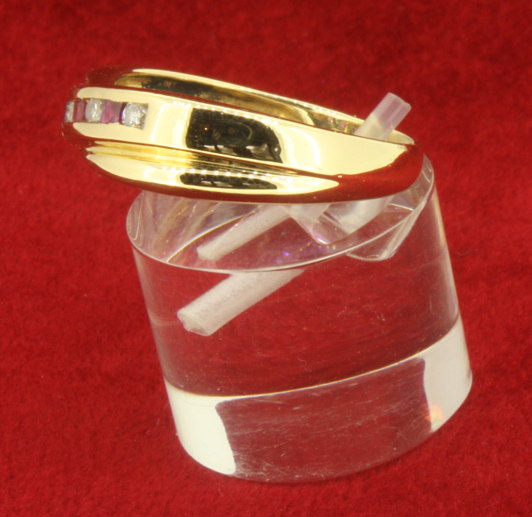 18ct 750 Yellow Gold Ruby and Diamond Channel Set Crossover Eternity Ring - Image 4 of 4