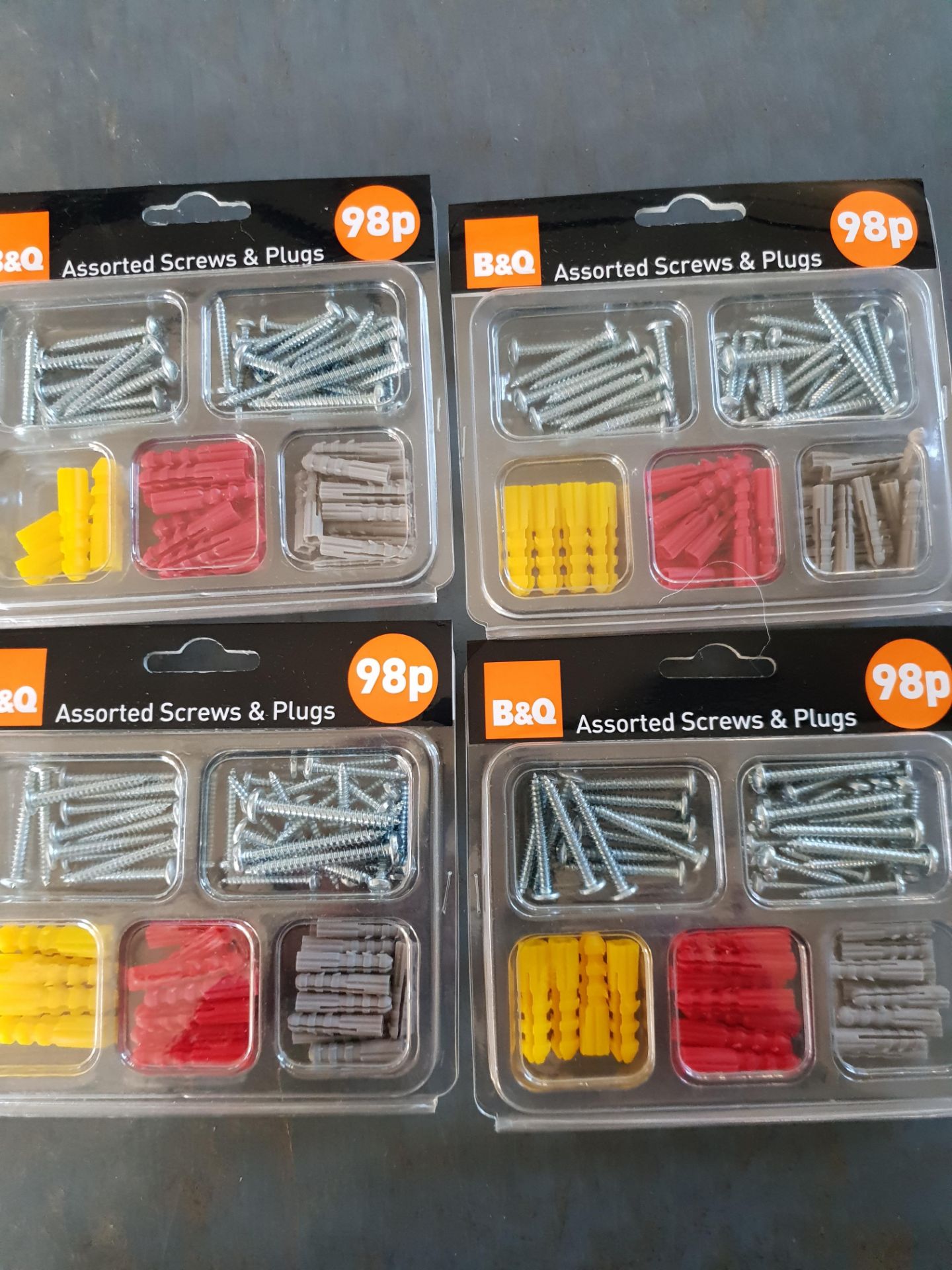 40 packs - plugs and screws