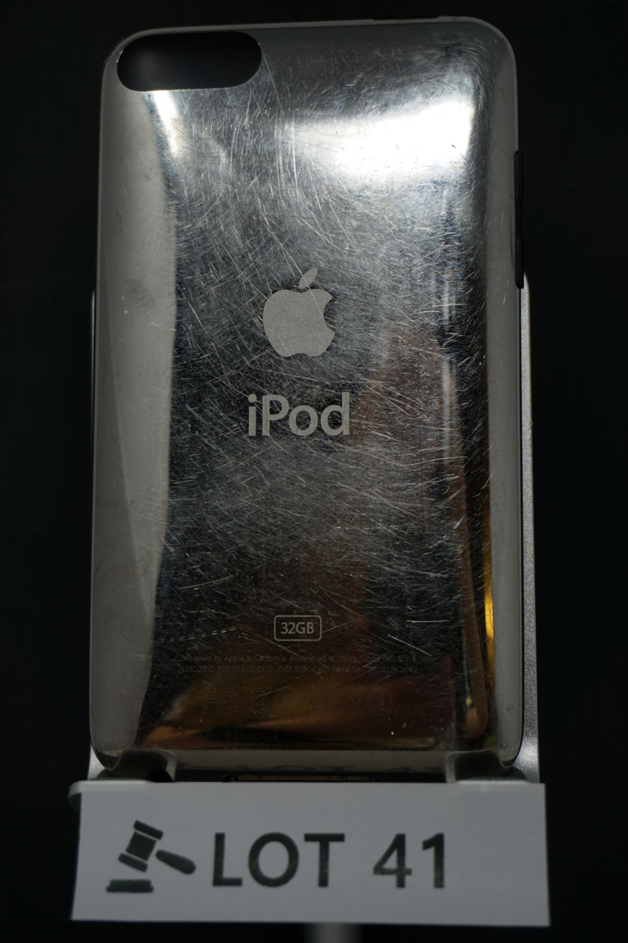 RRP £179.99 Apple iPod Touch 3rd Generation 32gb Black - Image 2 of 2