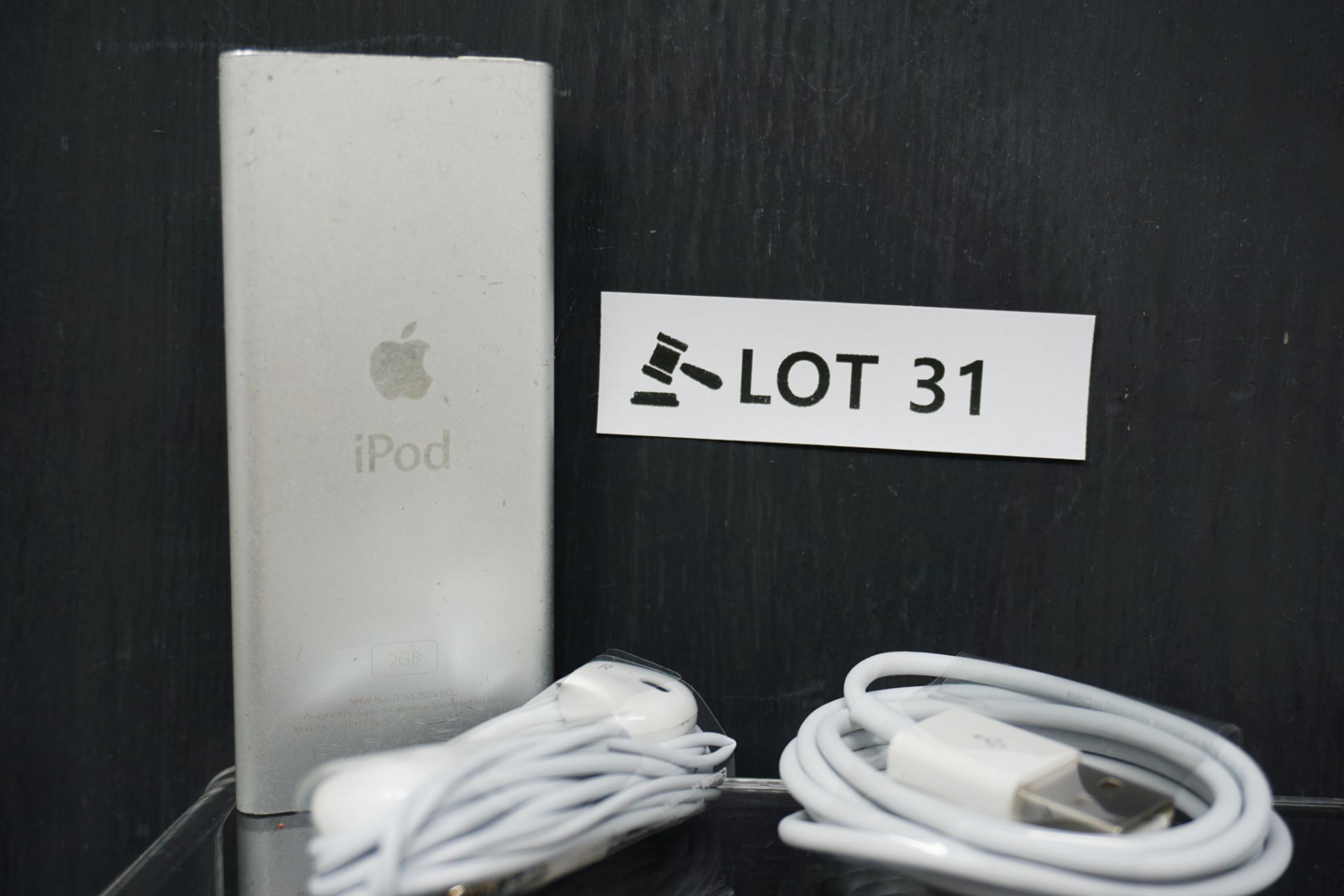 RRP £159.99 Apple iPod Nano 2nd Generation 2gb Silver - Image 2 of 2