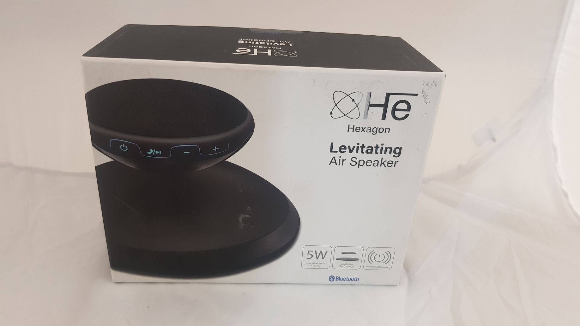 He Hexagon Levitating Air Speaker 5W. (RRP £99.99) Wireless Charging & Bluetooth. Tested Ð A... - Image 2 of 3