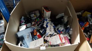Contents Of Large Box Ð Mixed Menkind / Red5 Items To Inc Motion Robot, True Stereo Earbuds &...