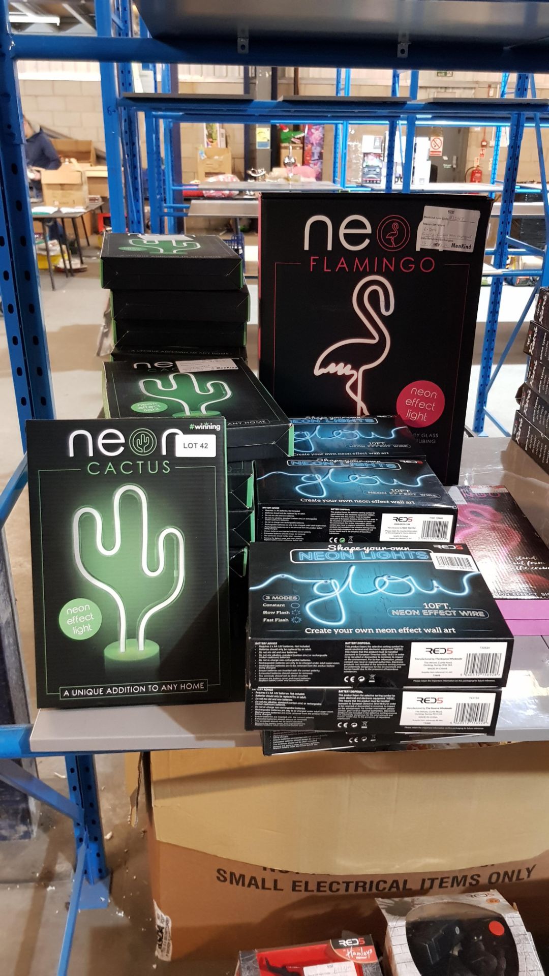 Approx. 27 Items Ð 16 X Neon Cactus, 9 X Shape Your Own Neon Lights & 2 X Neon Flamingo