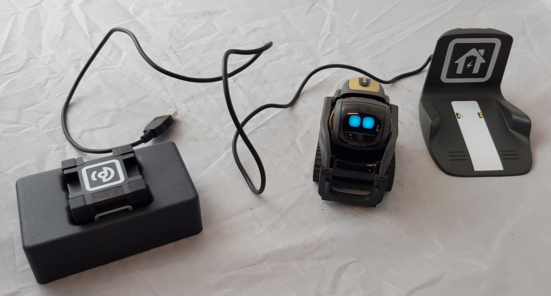 Anki Vector Interactive Camera Enabled Ai Robot (RRP £200) Cloud Connected, Self-Updating & S... - Image 7 of 11