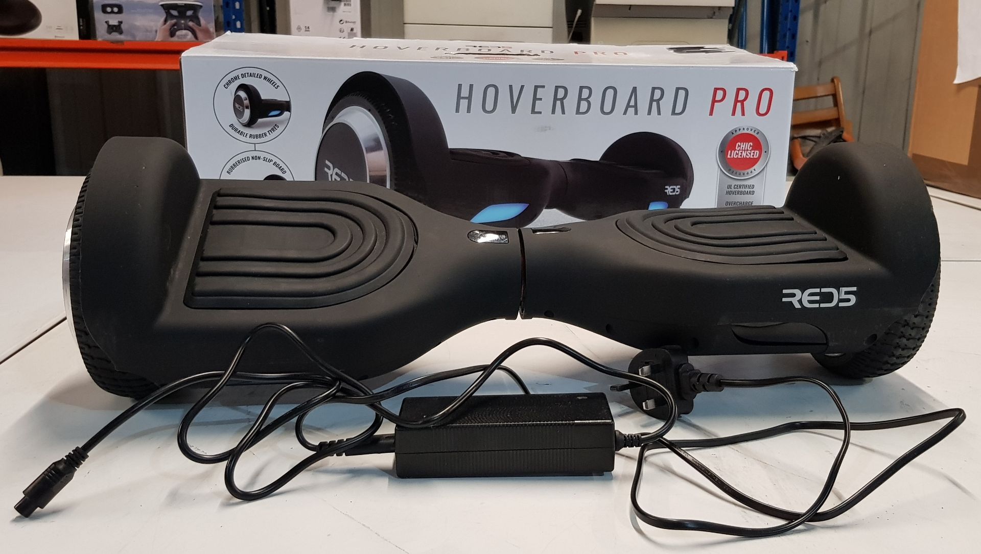 Red5 Hoverboard Pro (RRP £199). Top Speed Of 9 Km/H. Range Of Up To 5.5 Miles. Built-In Rechar... - Image 2 of 2