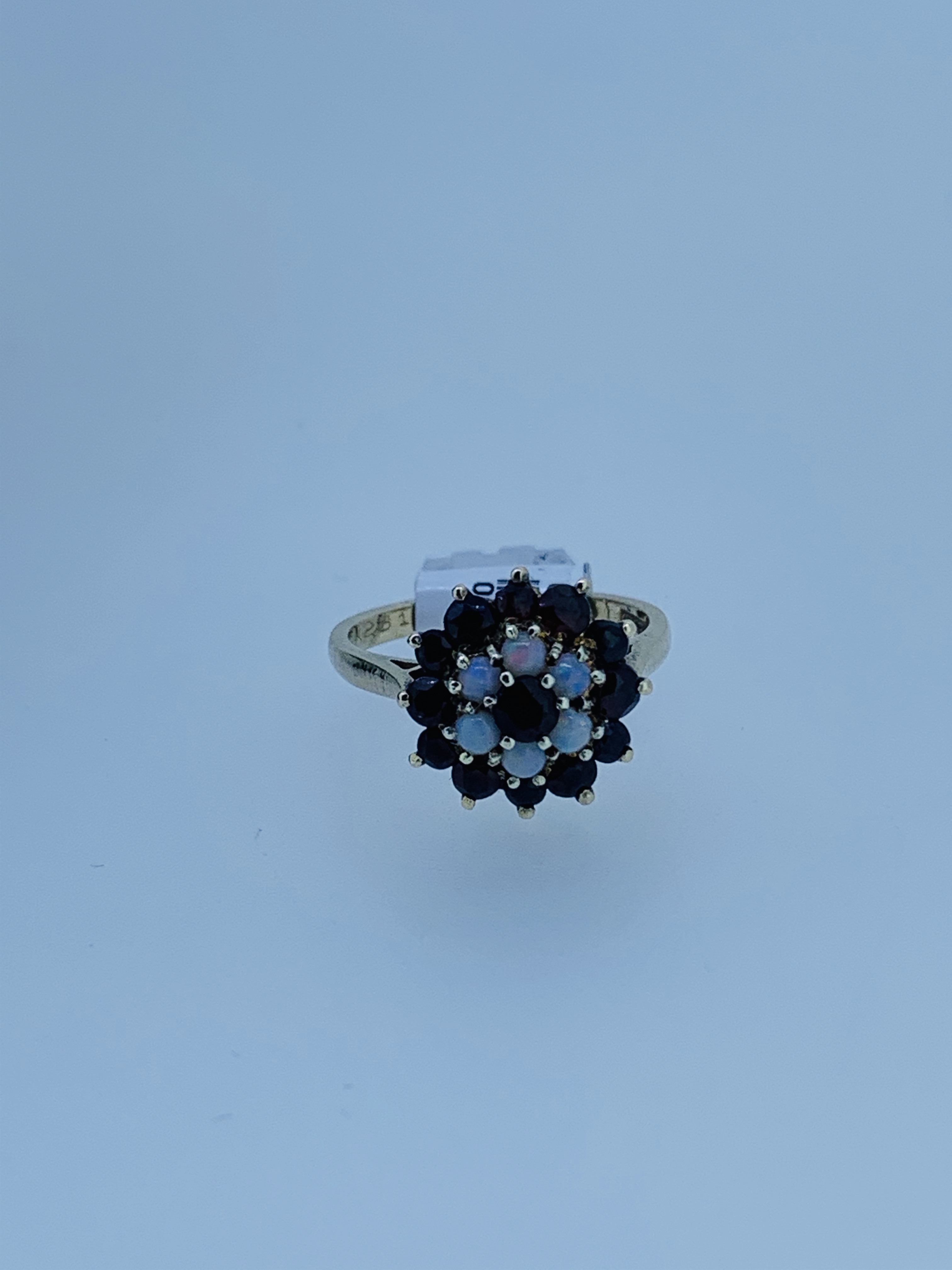 9ct yellow gold opal and garnet ring - Image 4 of 4