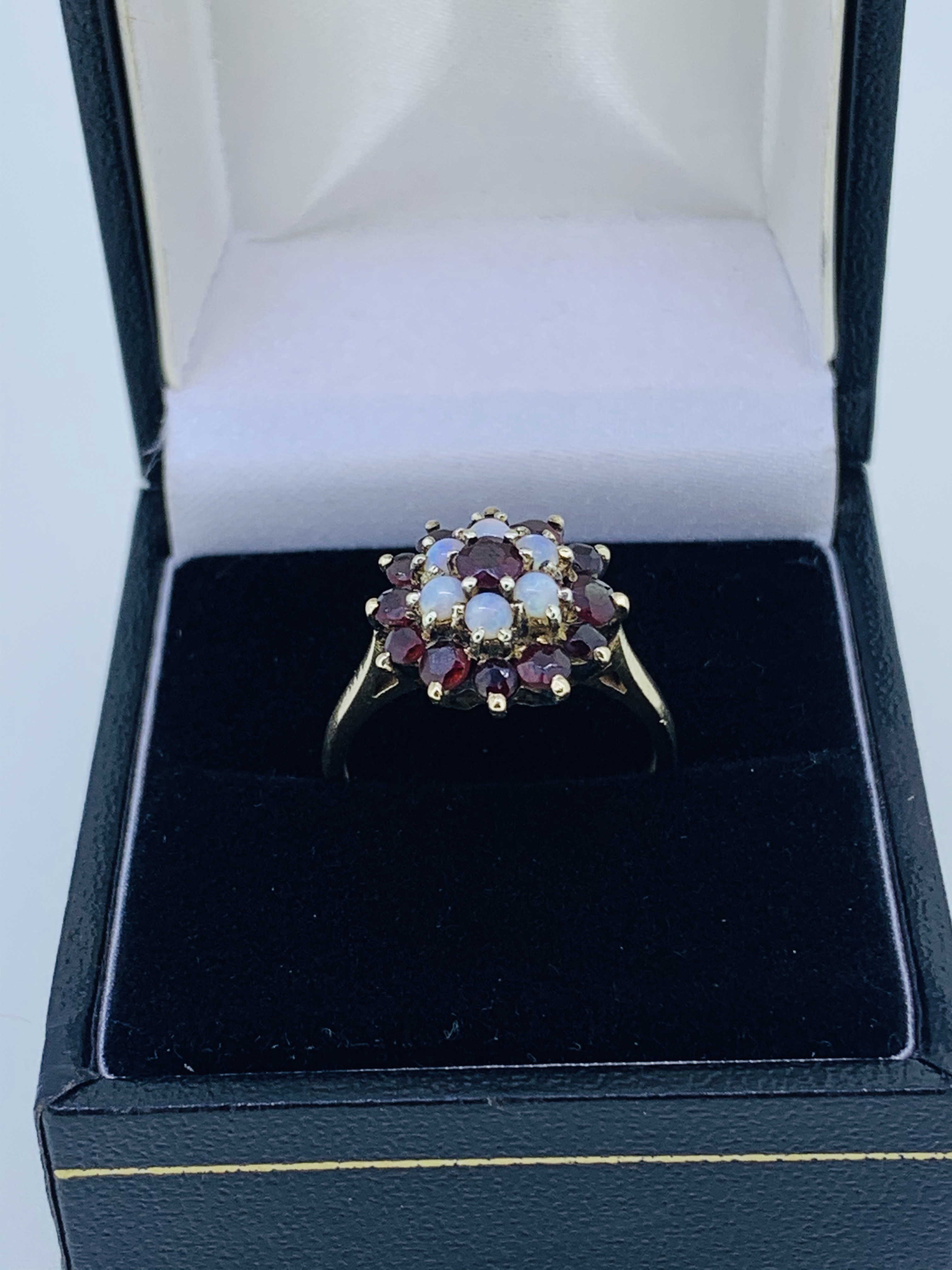 9ct yellow gold opal and garnet ring - Image 2 of 4