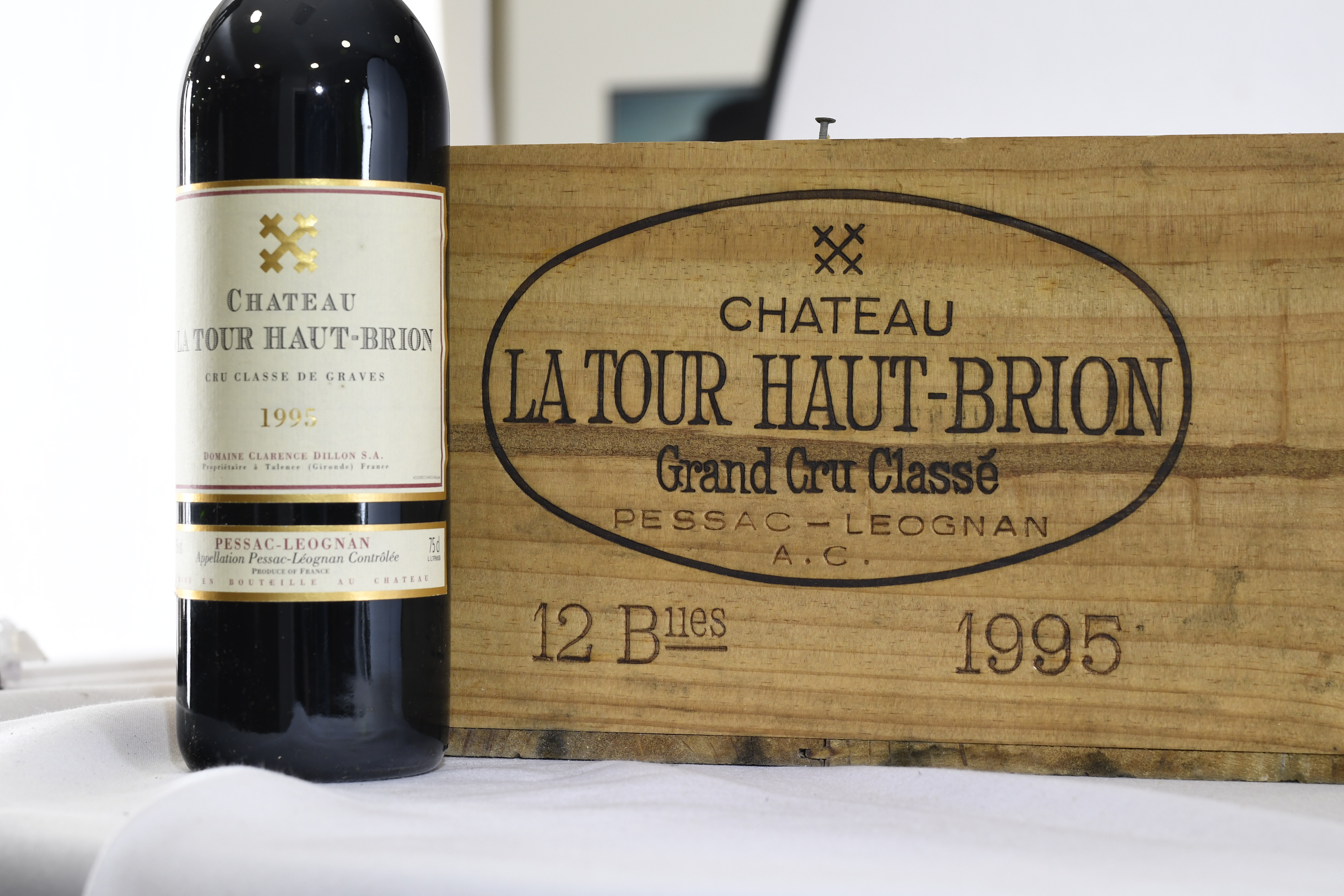 12 Bottles Chateau Latour Haut-Brion Cru Class De Graves 1995 - Image 3 of 3