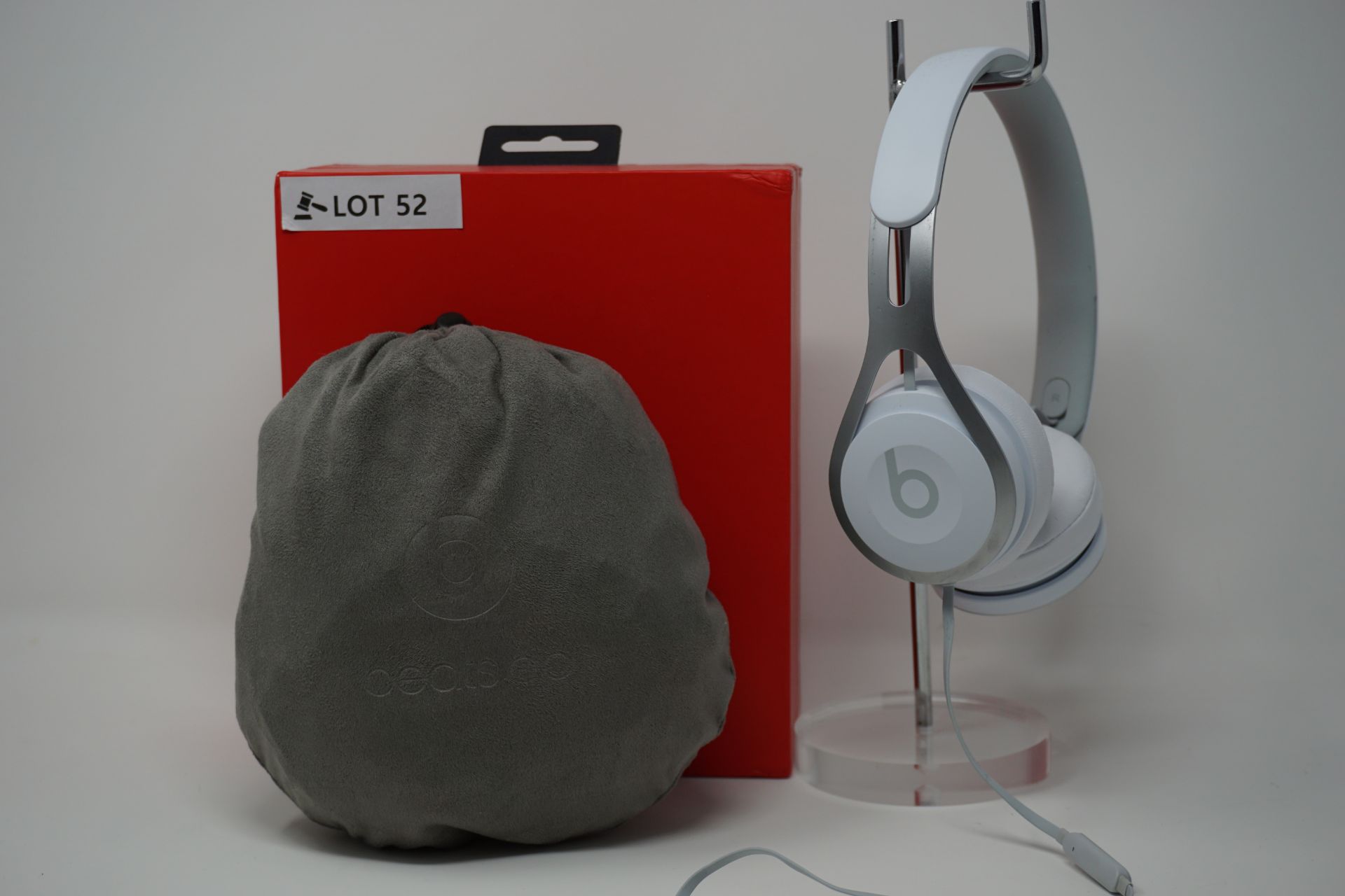 rrp £89.99 beats ep on-ear headphones white - Image 2 of 2