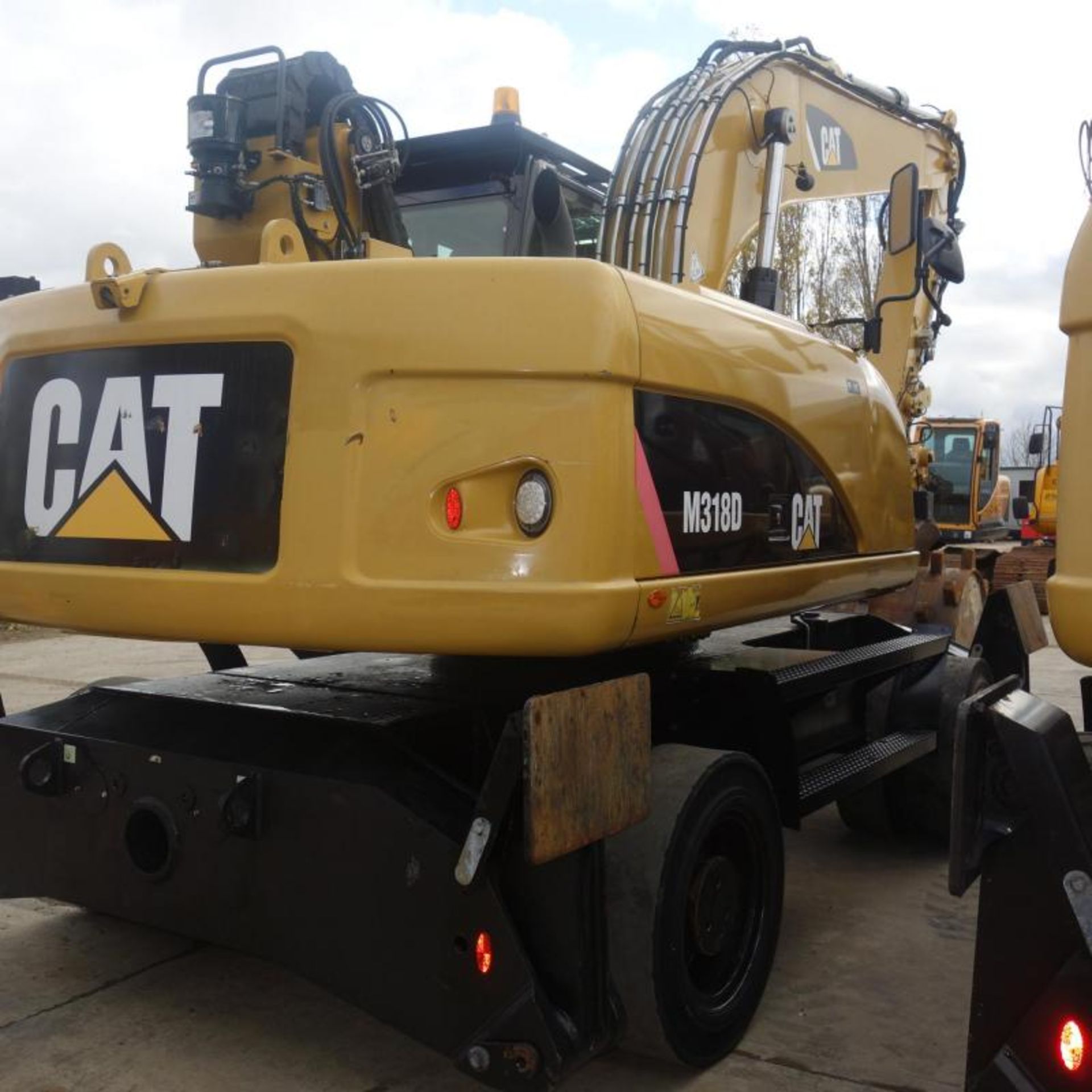 2010 CAT M318D - Image 2 of 12