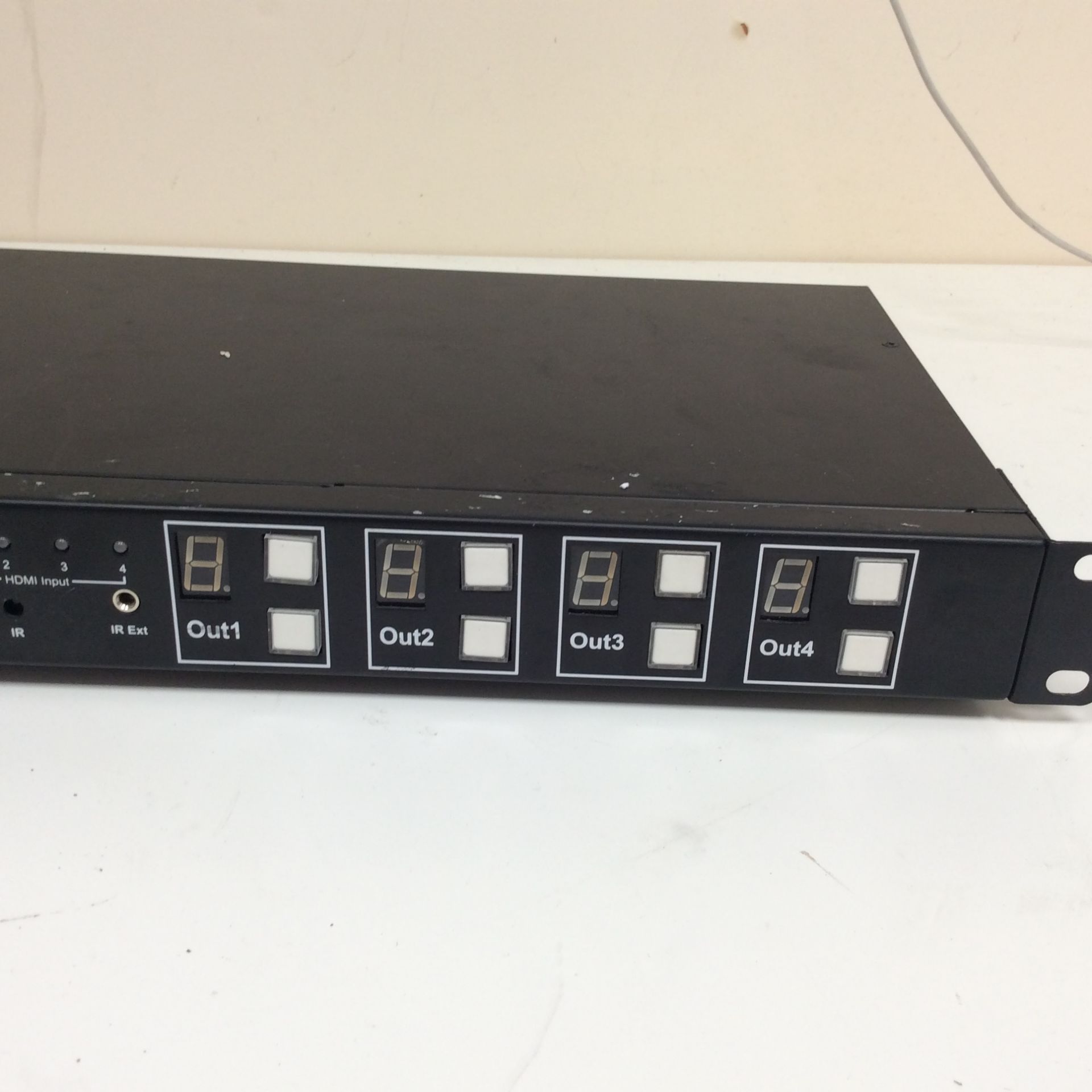 Hdmi matrix switch 4 to 4c - Image 3 of 4