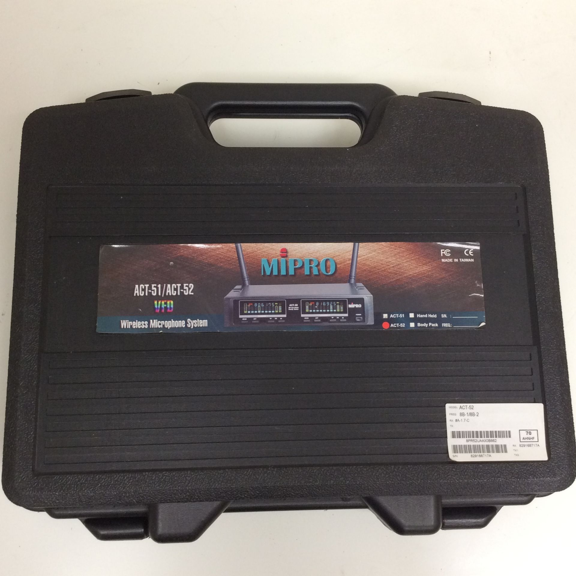 Mipro act-52 wireless receiver in carry case - Image 2 of 4