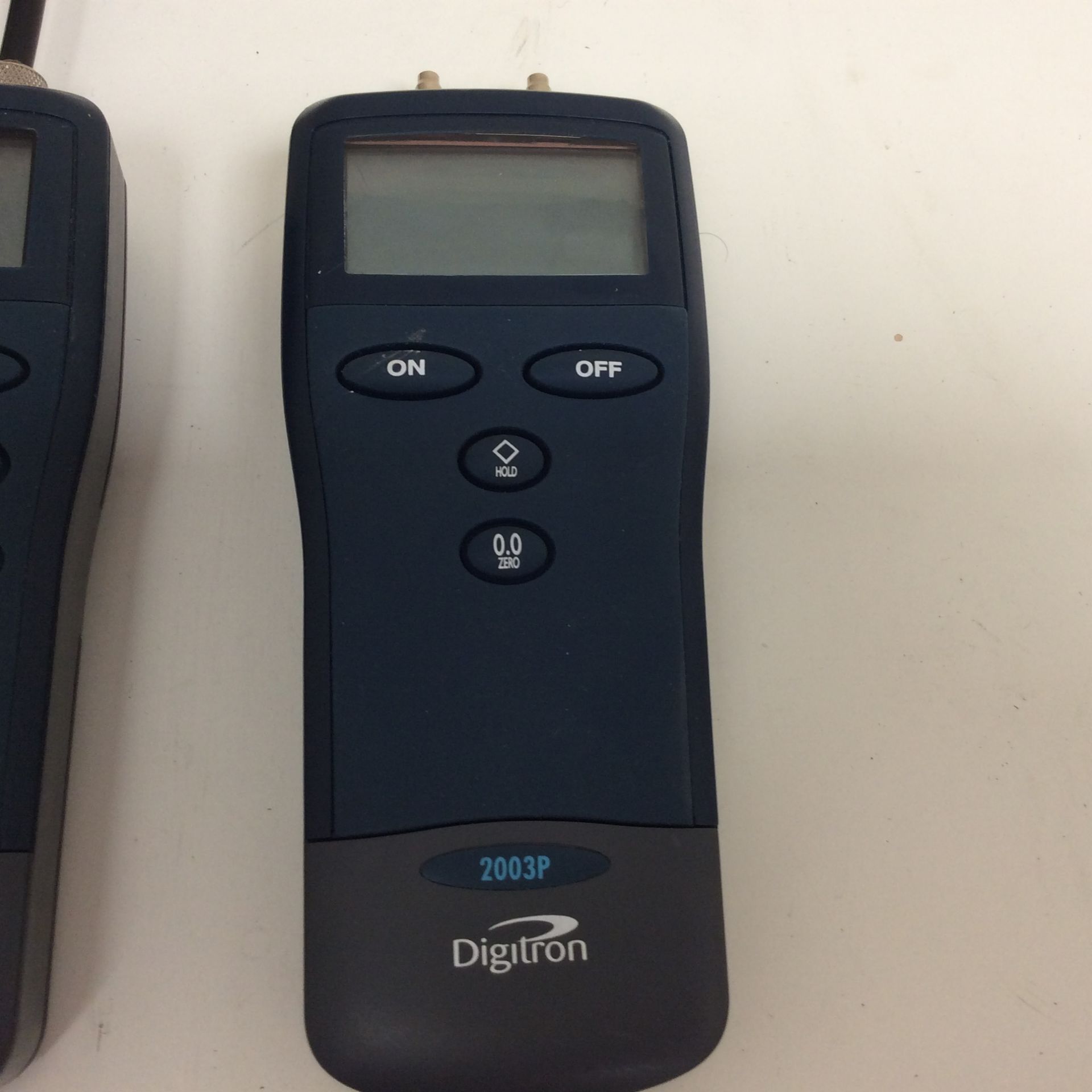 2x digitron pressure meters models 2086p and 2003p - Image 3 of 4
