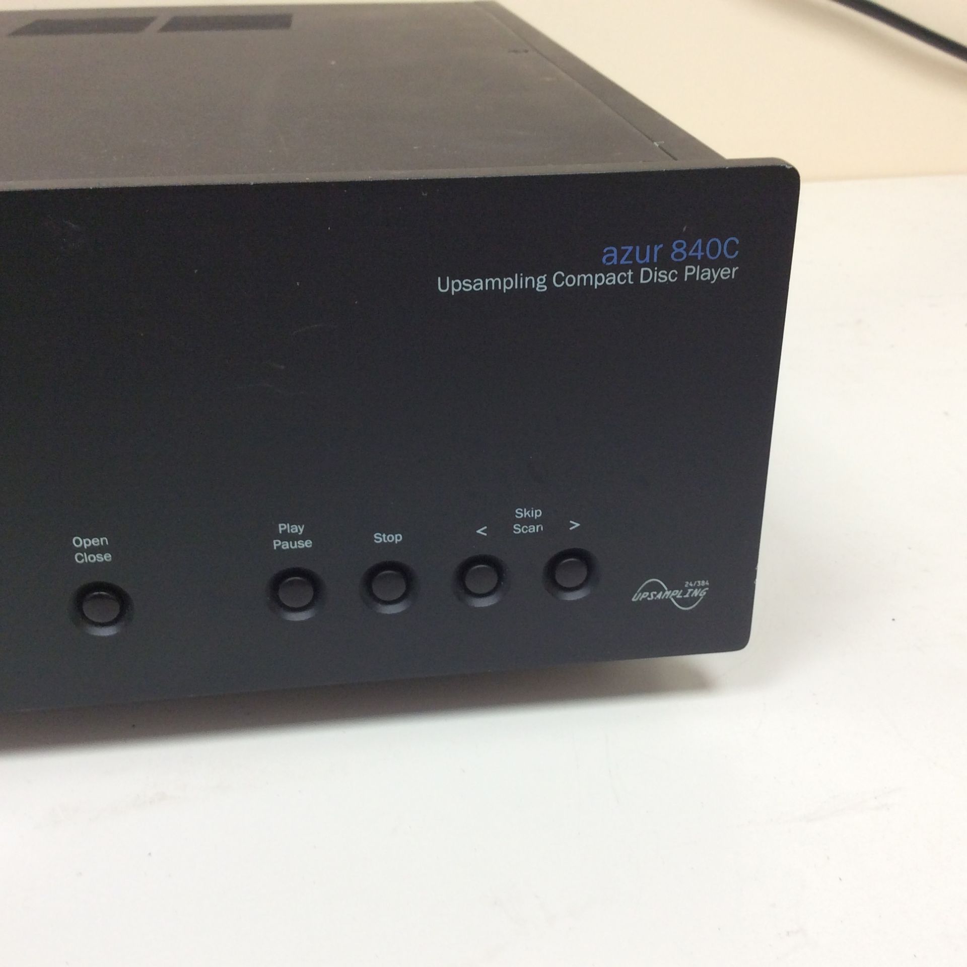 Cambridge audio azur 840c upsampling compact disc player - Image 2 of 4