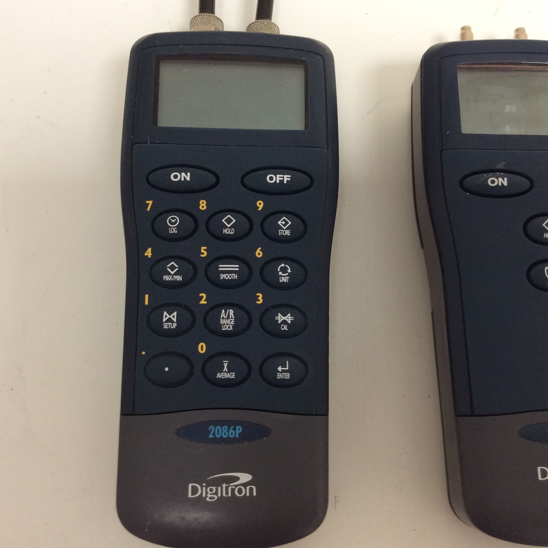 2x digitron pressure meters models 2086p and 2003p - Image 2 of 4