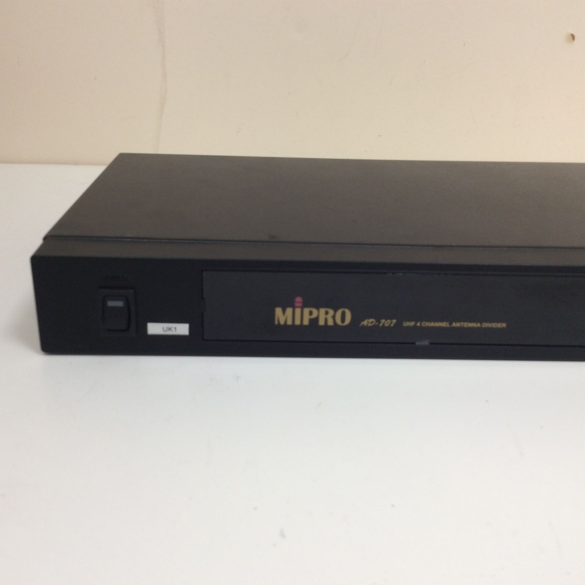 Mipro ad-707 uhf 4 channel antenna divider - Image 2 of 4